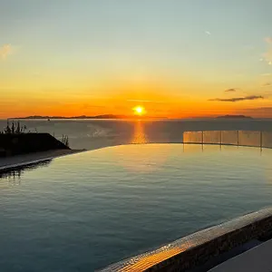 https://white-rock-suites-villas.hotels-in-mykonosisland.net