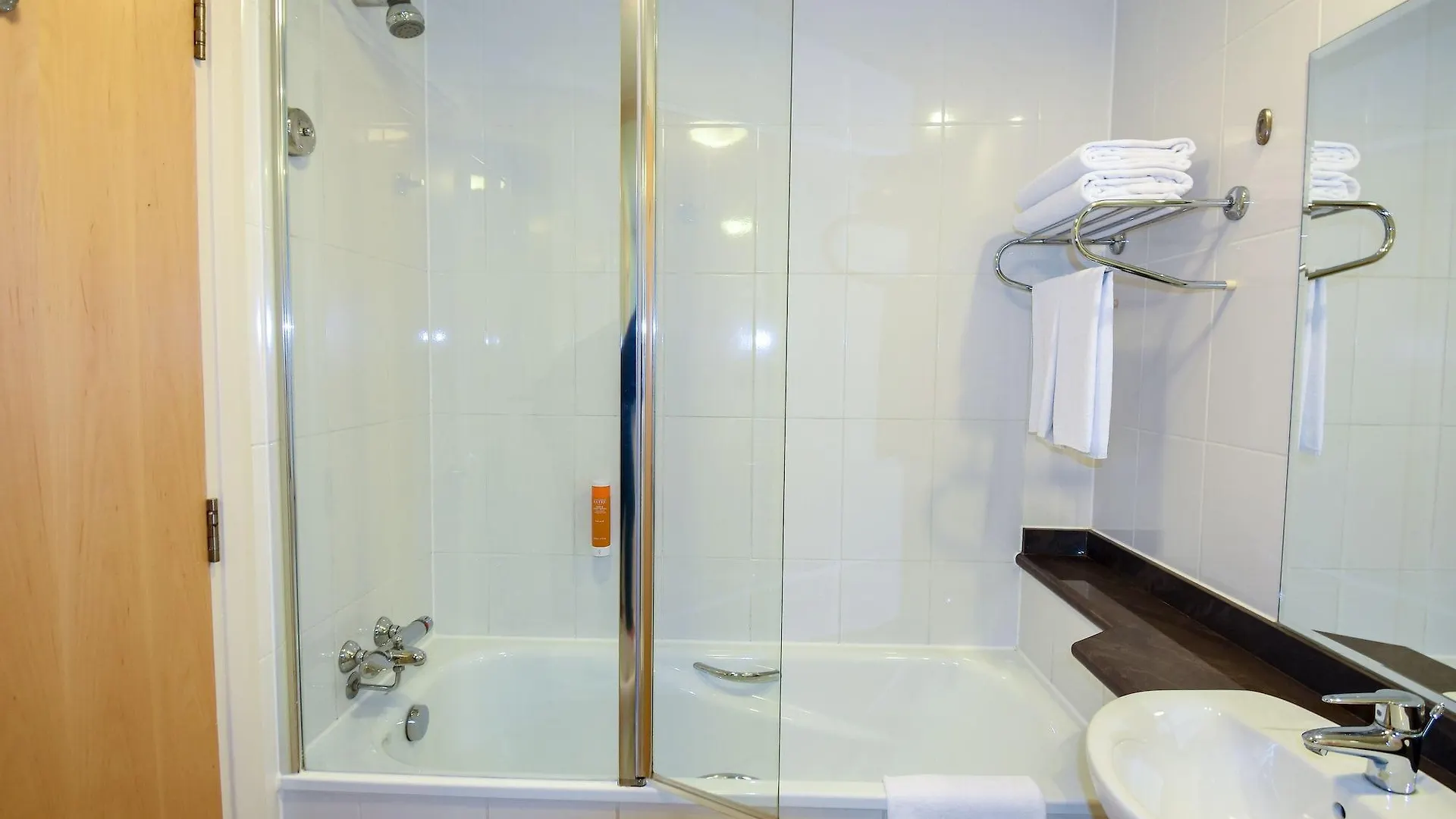 Premier Inn Abu Dhabi Airport Business Park Hotel