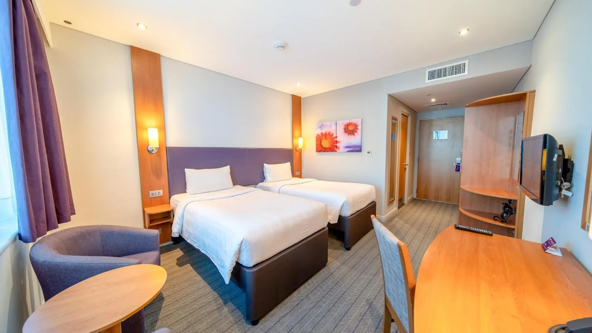 Premier Inn Abu Dhabi Airport Business Park 3*,