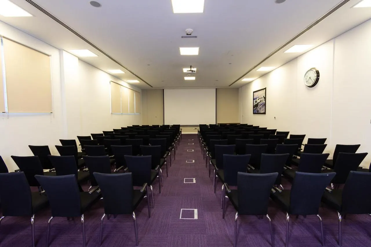 Premier Inn Abu Dhabi Airport Business Park 3*,
